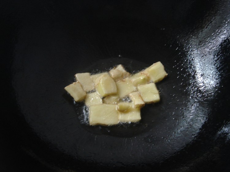 鲫鱼豆腐羹步骤1