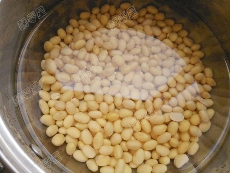 黄豆焖野生小鲫鱼步骤3