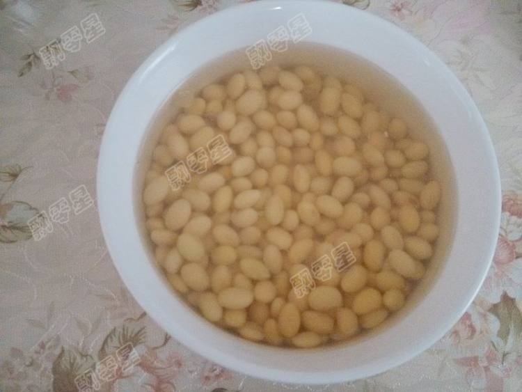 黄豆焖野生小鲫鱼步骤1