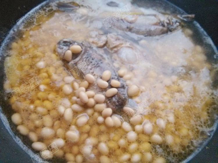 黄豆焖野生小鲫鱼步骤10
