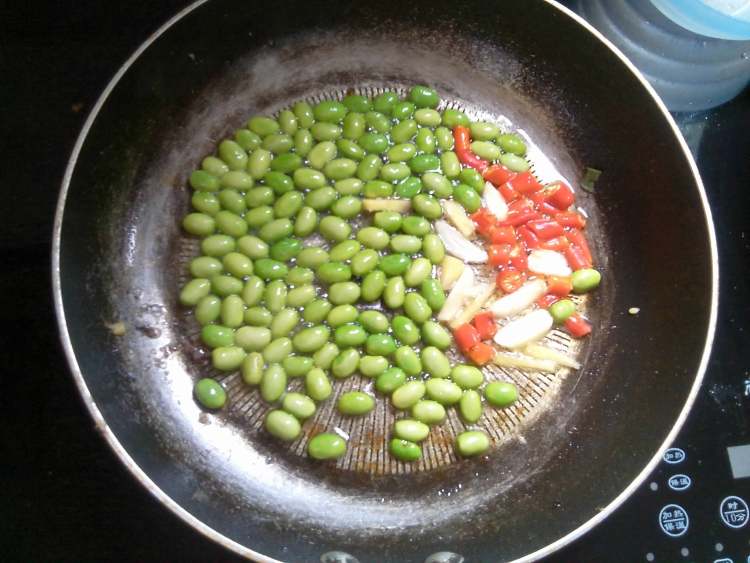 毛豆烧鲫鱼步骤5