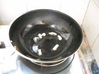 砂锅野鲫鱼步骤4