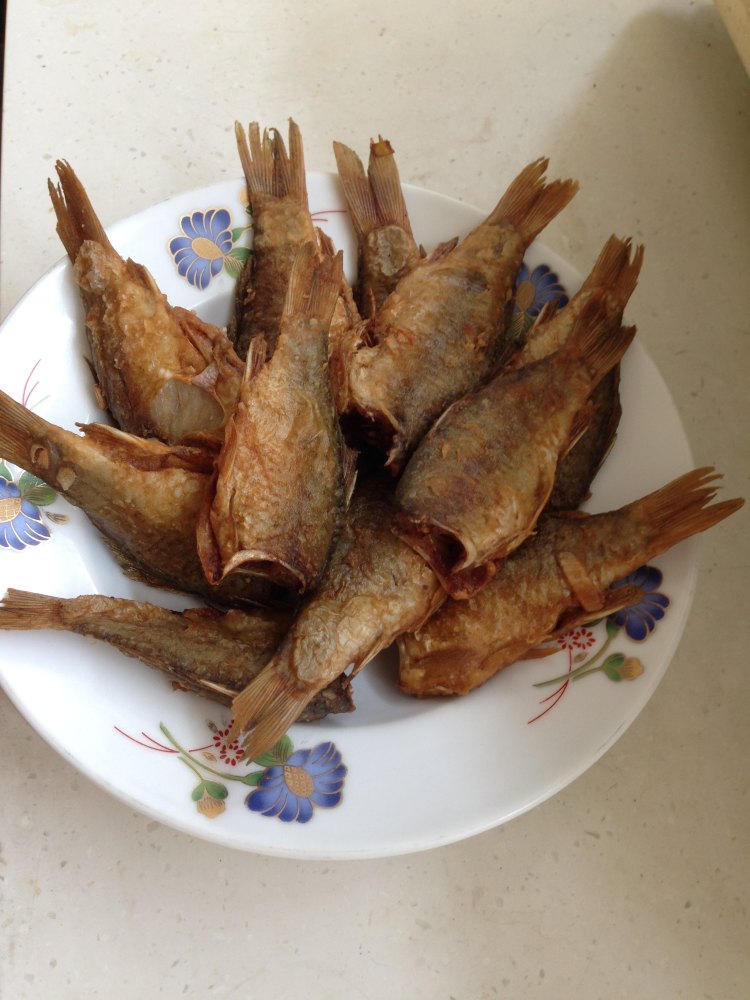 酥炸野生小鲫鱼步骤10