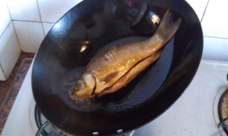 酱香煎鲫鱼步骤7