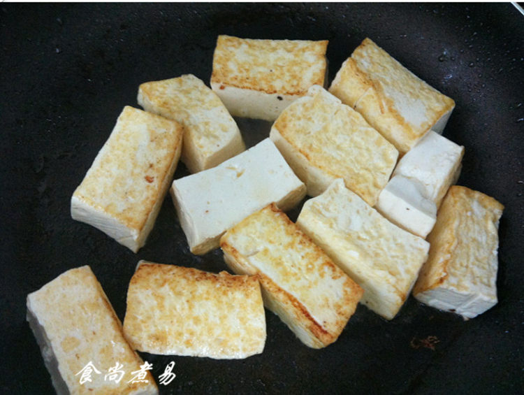 鲫鱼鸡蛋豆腐汤步骤5