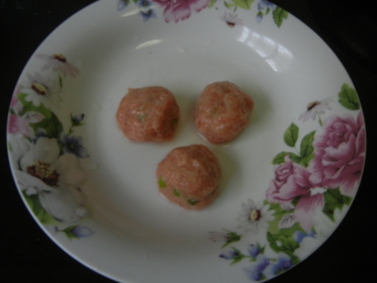 肉丸子鲫鱼汤步骤7