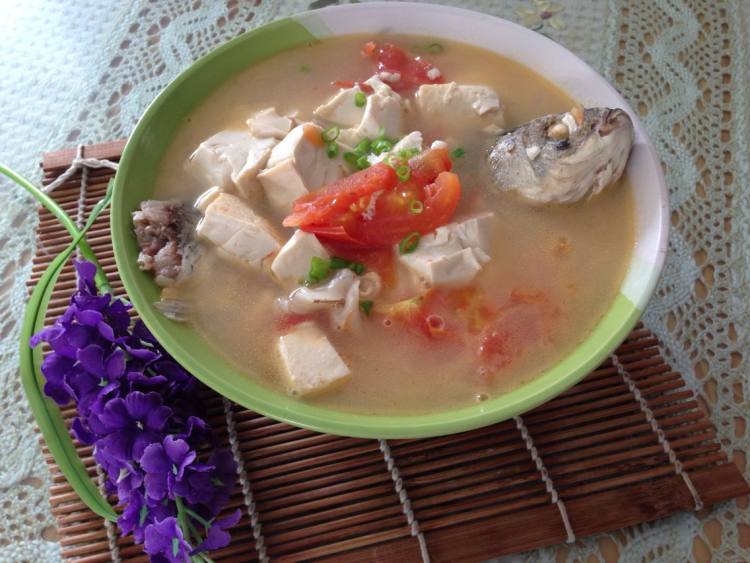 西红柿豆腐鲫鱼汤步骤8