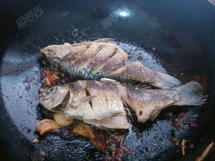 铁锅炖鱼贴饼子步骤17
