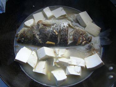 鱼炖豆腐步骤7