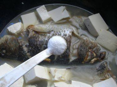 鱼炖豆腐步骤6