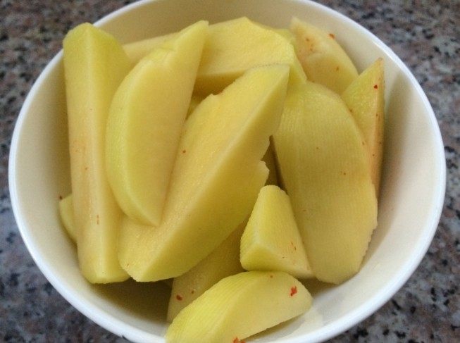 酸菜鲫鱼步骤2