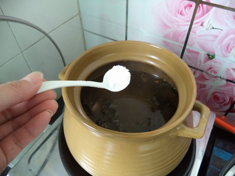 绵茵陈煲鲫鱼步骤10