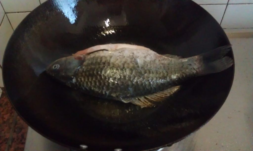 香辣烧鲫鱼步骤3