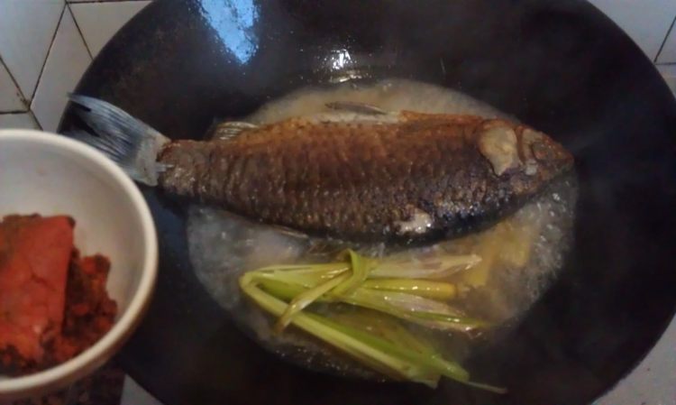 香辣烧鲫鱼步骤6