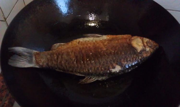 香辣烧鲫鱼步骤4
