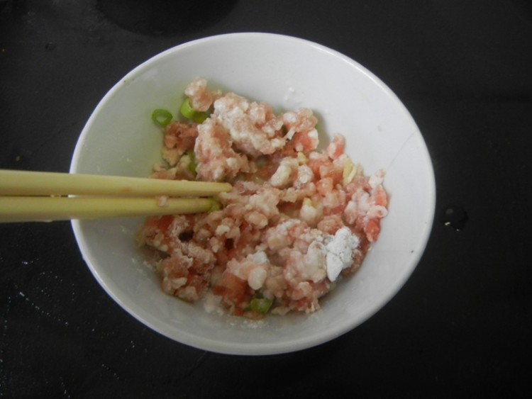 鲫鱼嵌肉炖汤步骤2