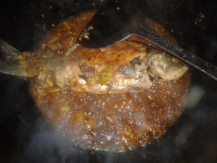 泡椒芹菜鲫鱼步骤9