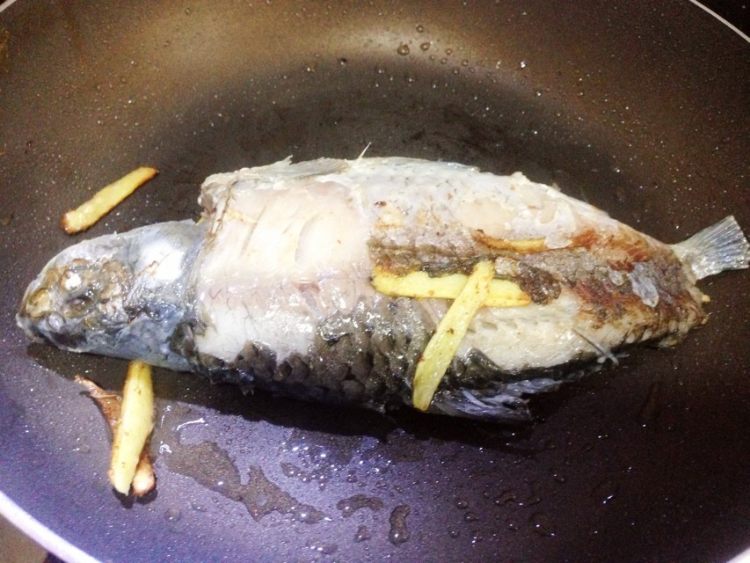 胡萝卜鲫鱼汤步骤6
