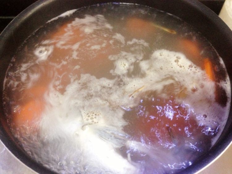 胡萝卜鲫鱼汤步骤8