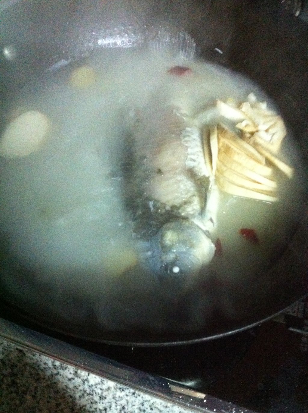 生菜鲫鱼汤步骤5