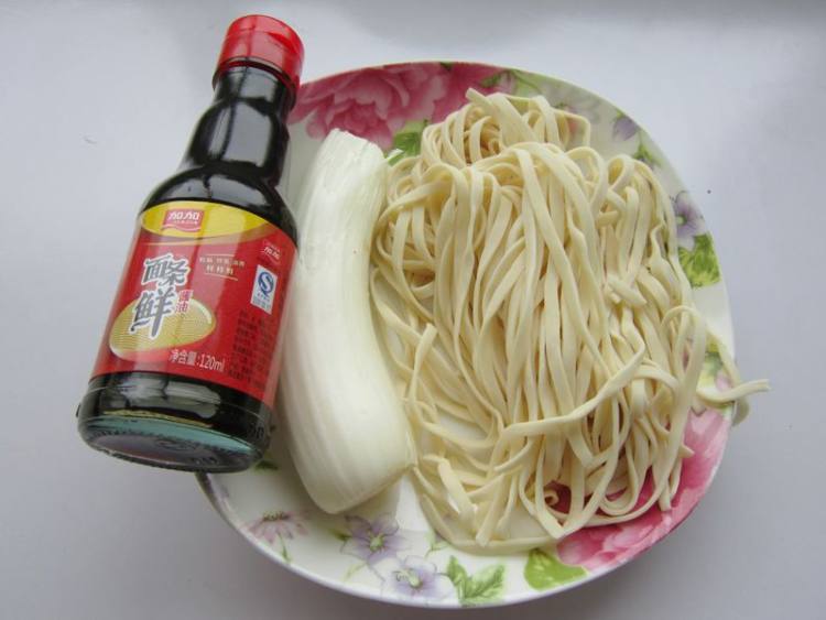 鲫鱼面步骤1