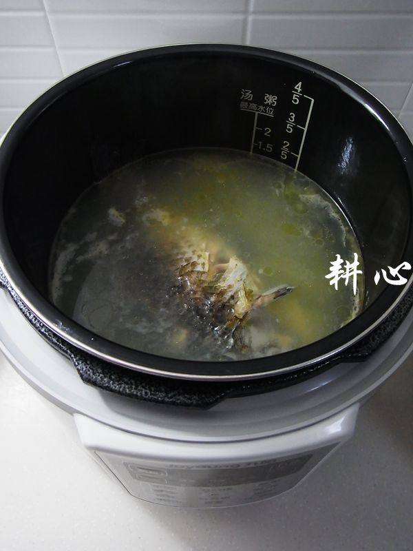 鲫鱼西红柿柠檬汤步骤13