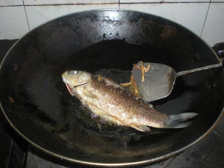 黄豆煮鱼步骤4