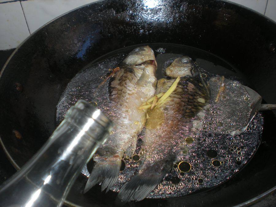 黄豆煮鱼步骤6
