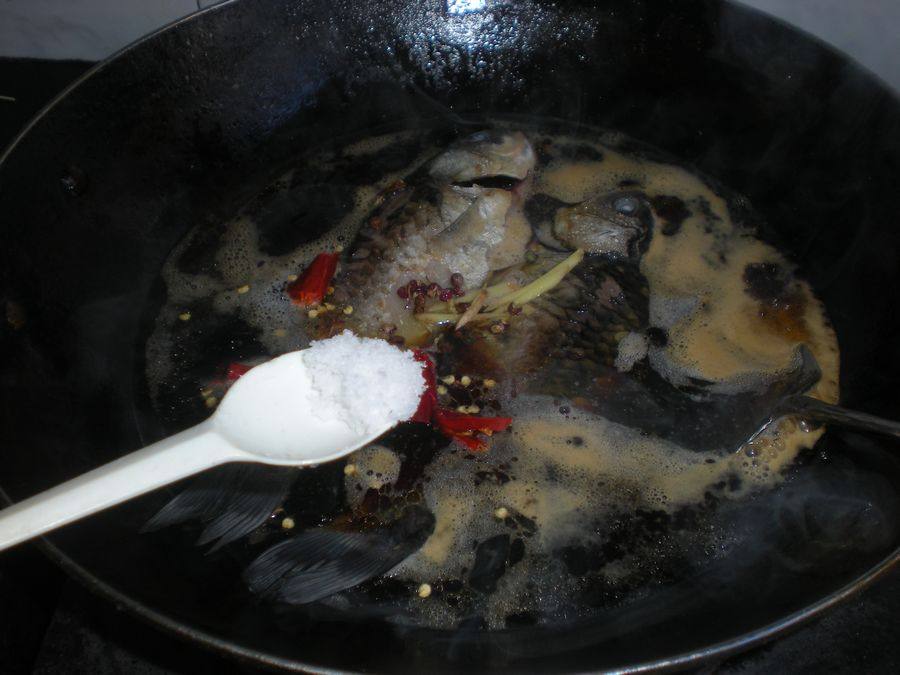 黄豆煮鱼步骤10
