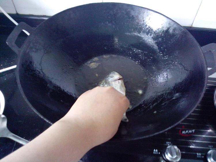 汁水鲫鱼步骤4