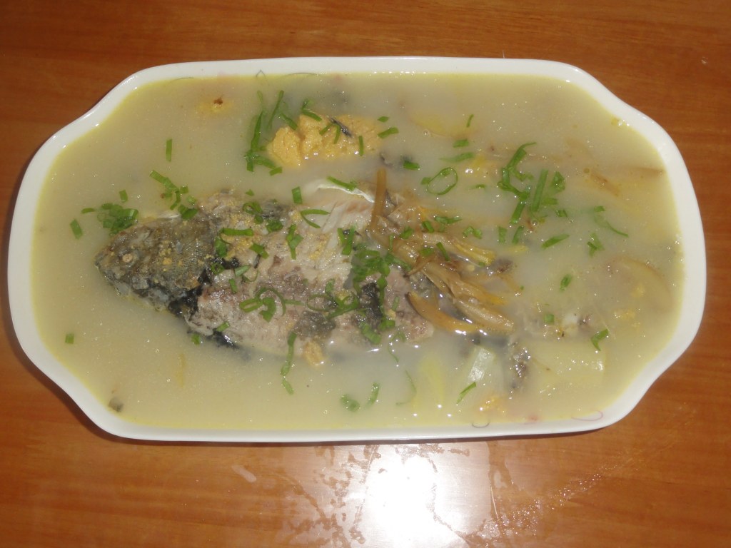 黄花菜鲫鱼汤步骤8
