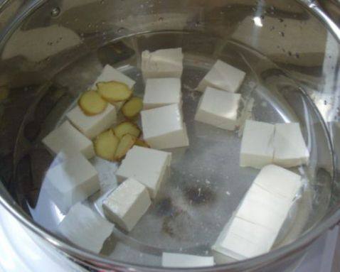 鲫鱼青菜炖豆腐步骤3