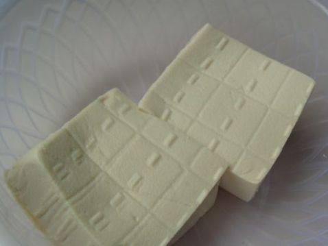 鲫鱼青菜炖豆腐步骤1
