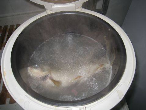 苹果银耳鱼汤步骤4