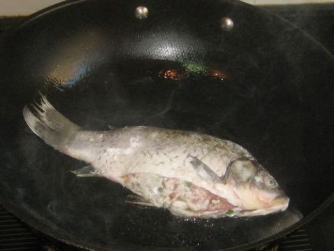 包瓜肉糜嵌鲫鱼步骤4