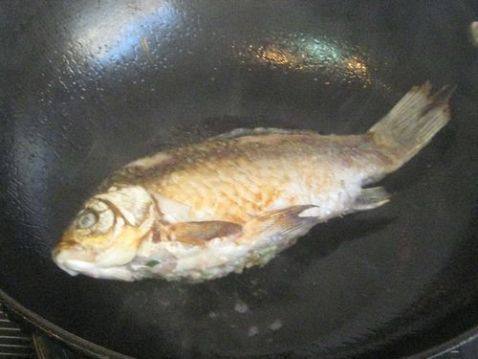 包瓜肉糜嵌鲫鱼步骤5
