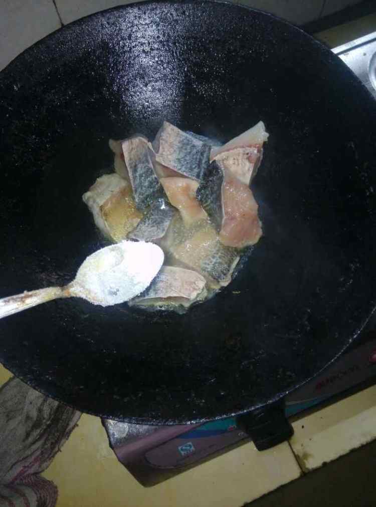 糖醋草鱼块步骤2