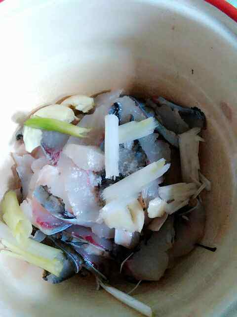 炒草鱼片步骤4