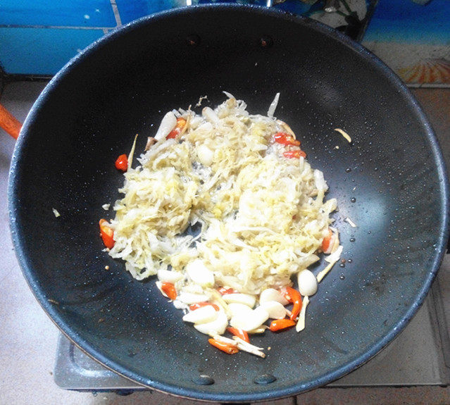 有机酸菜炖鱼步骤7