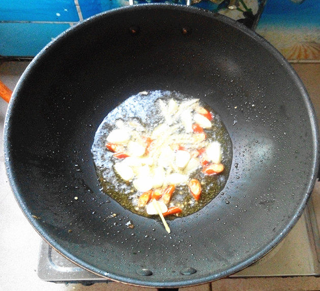 有机酸菜炖鱼步骤6