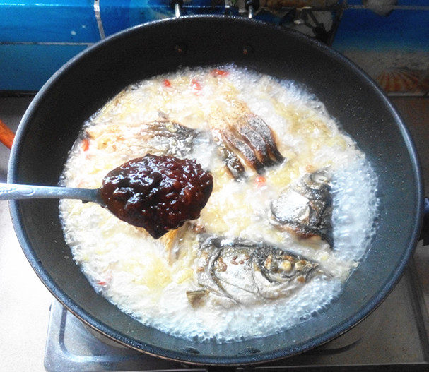 有机酸菜炖鱼步骤10