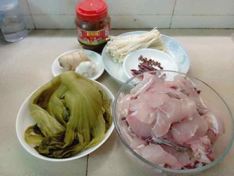 豆瓣酱版酸菜鱼步骤1