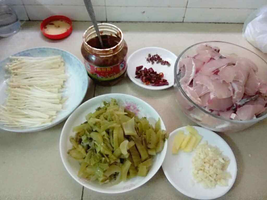 豆瓣酱版酸菜鱼步骤2