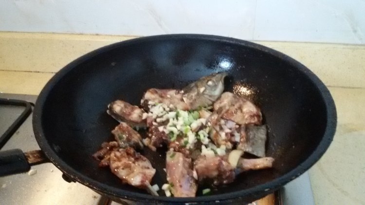 农家炒鱼块步骤7