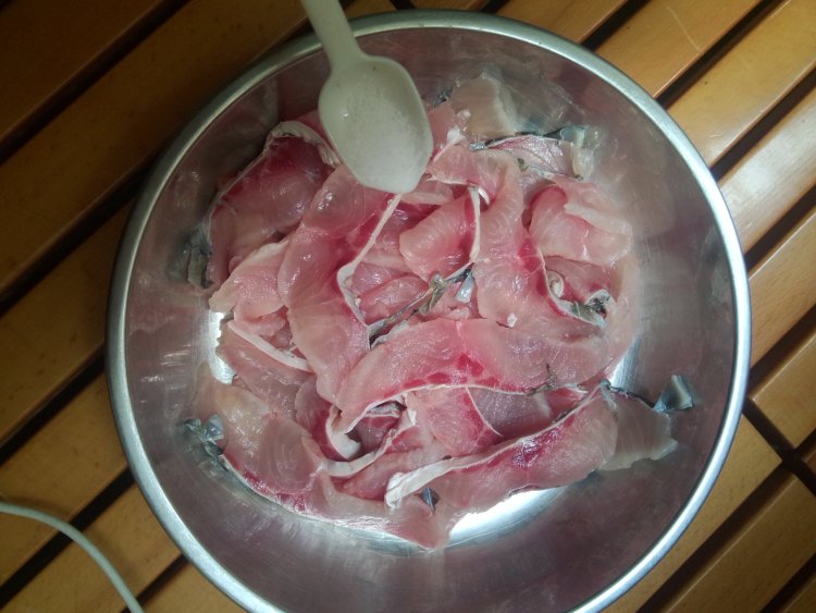 红油蒸鱼卷步骤1