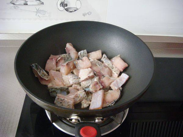 啤酒焖酥鱼步骤3