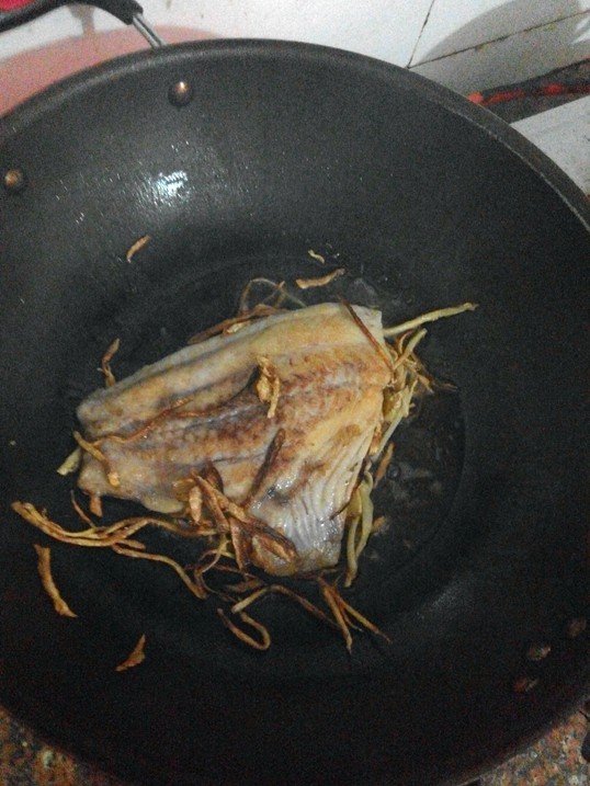 香煎草鱼步骤4
