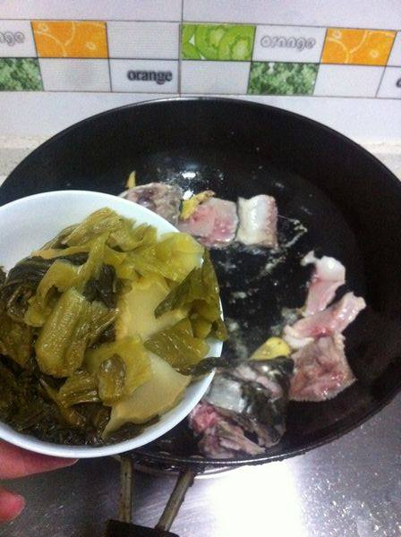 剁椒酸菜鱼步骤4