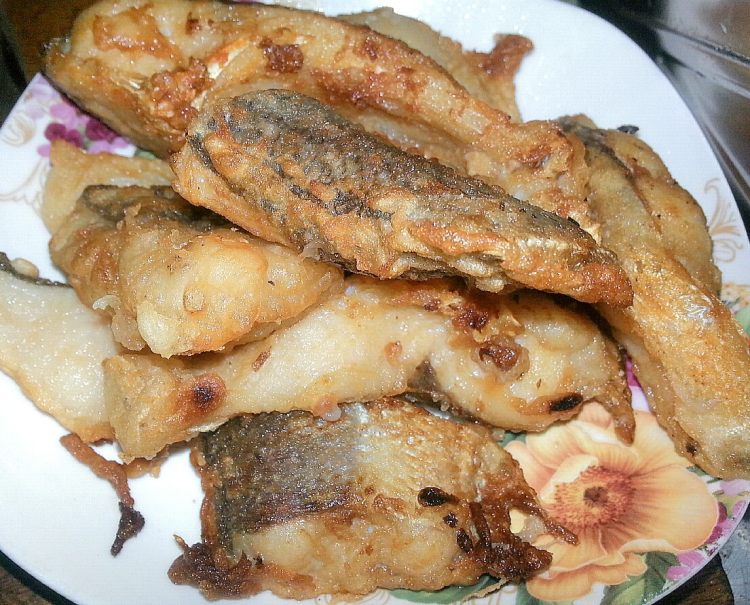 酥炸草鱼步骤4