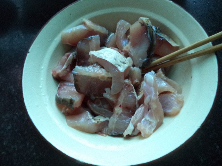 茶油红米鱼步骤1